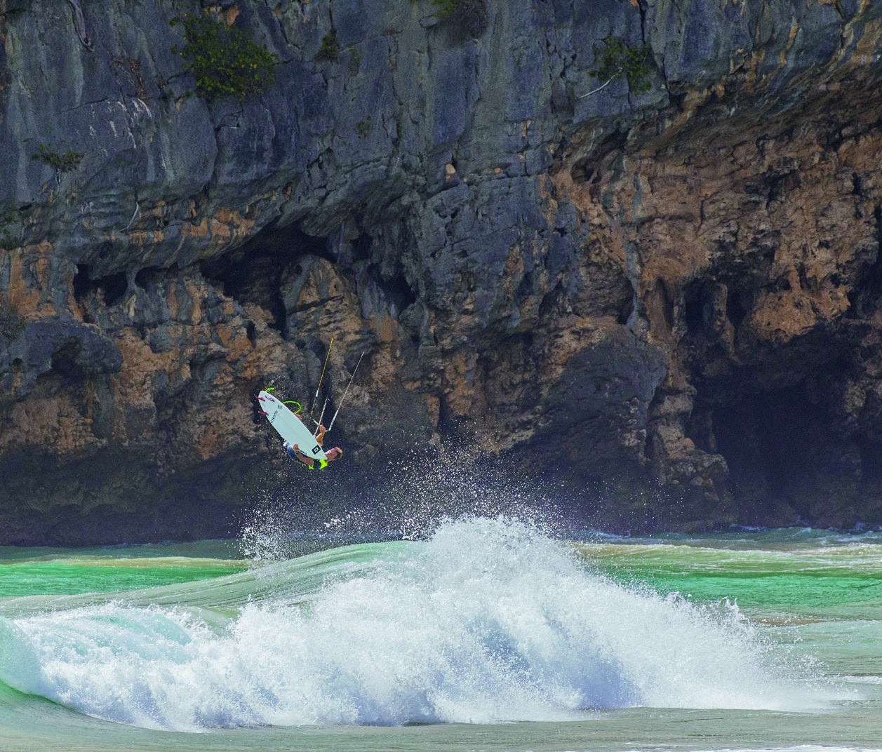 Australia’s Rob Kidnie shaking out the duldrums with a strapless air.