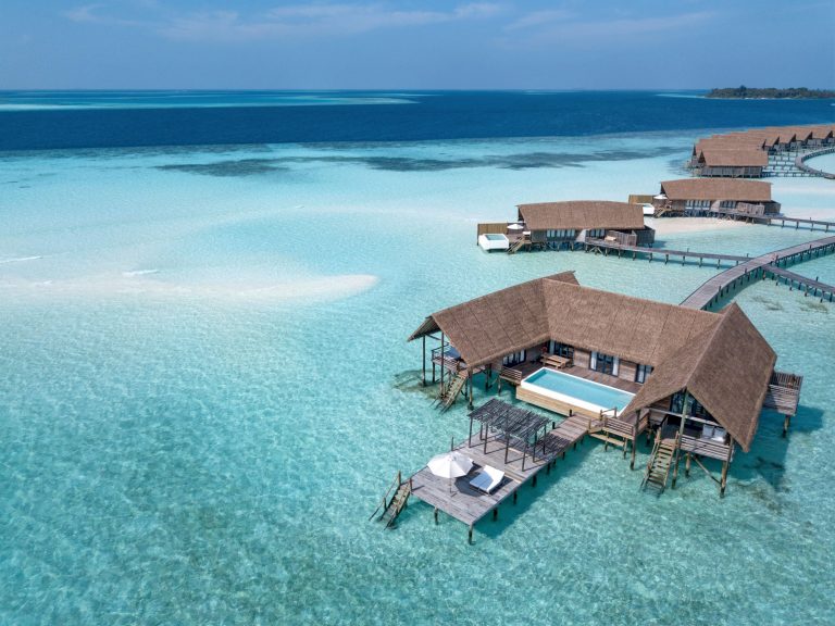 COMO Cocoa Island Launches Kitesurfing Retreat with Two-Time World Champion, Youri Zoon